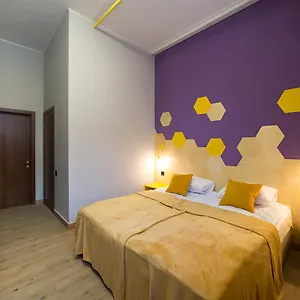 2* Отель Bee Station